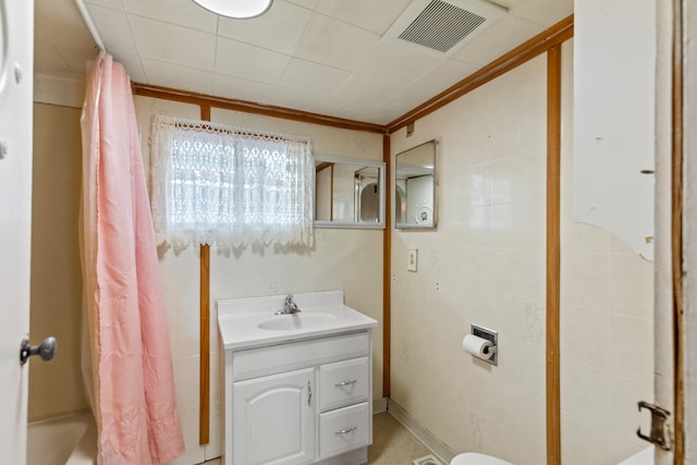 full bath with shower / bathtub combination with curtain, visible vents, and vanity