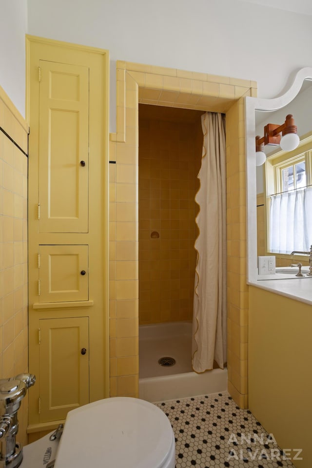 727 Plymouth Rd SE, East Grand Rapids, MI 49506 - full bath with a stall shower and tile patterned flooring