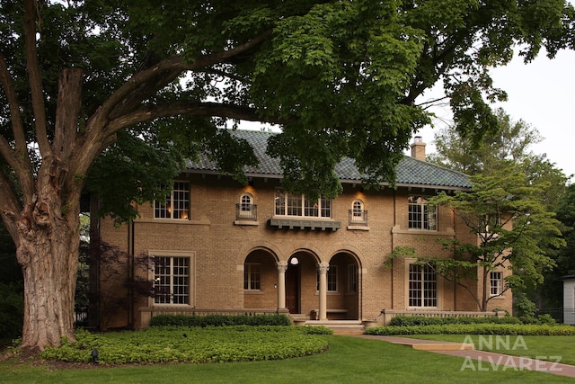 727 Plymouth Rd SE, East Grand Rapids, MI 49506 - view of front of home with brick siding, a chimney, and a front yard