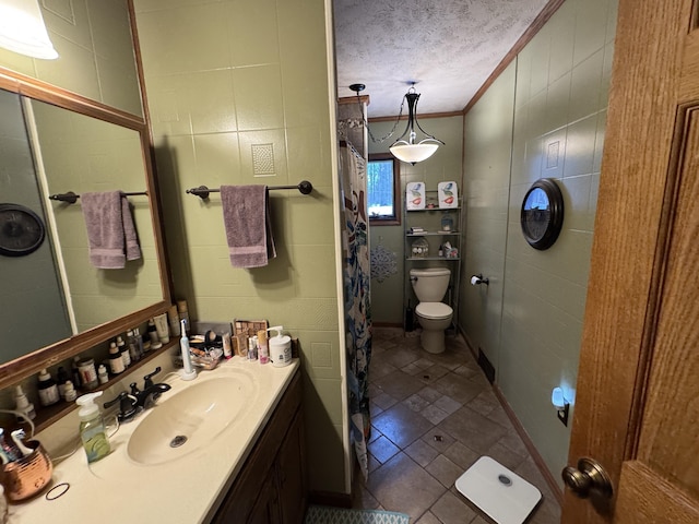 full bathroom with toilet, a shower with curtain, ornamental molding, a textured ceiling, and vanity