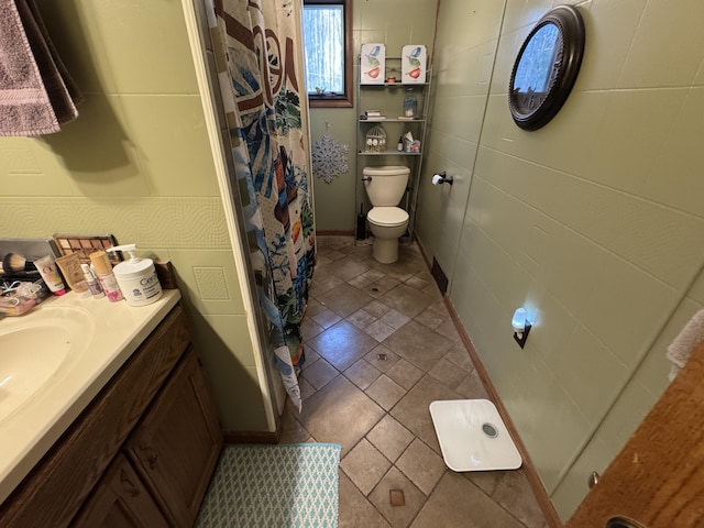 bathroom featuring vanity, toilet, and a shower with curtain