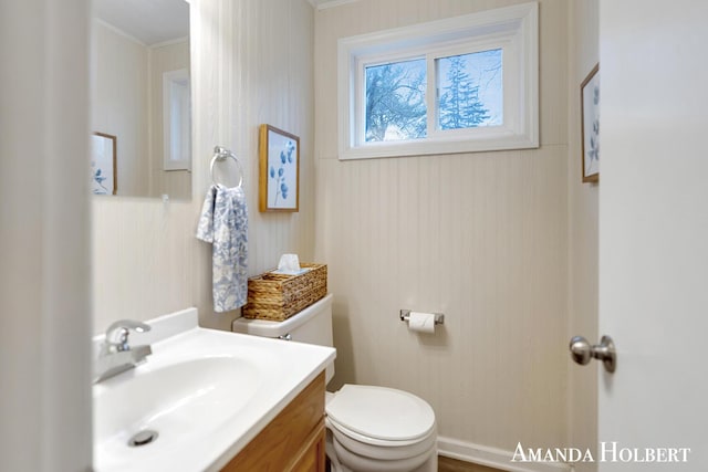 bathroom with vanity, toilet, and crown molding