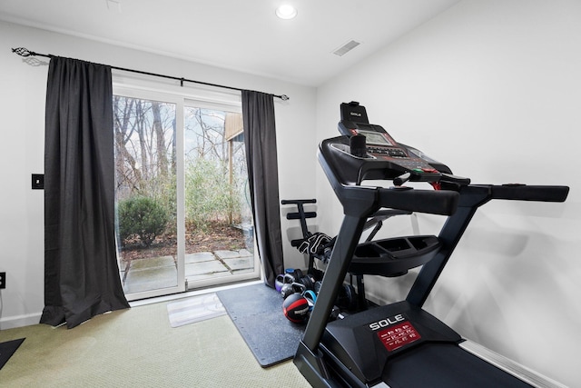 exercise area with carpet floors, recessed lighting, visible vents, and baseboards