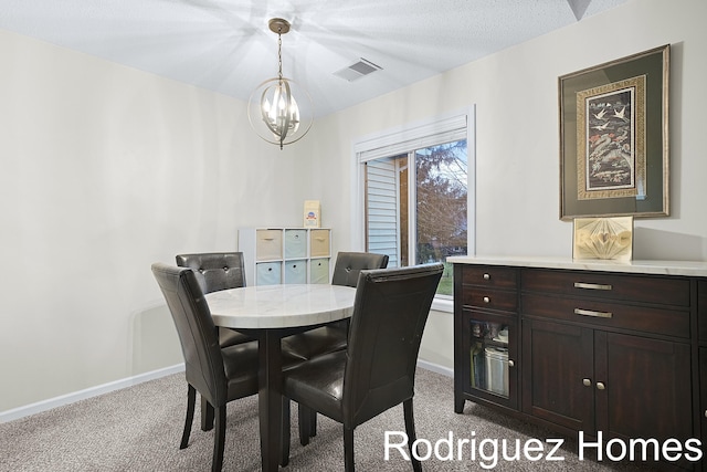 dining space featuring light colored carpet, visible vents, a notable chandelier, and baseboards