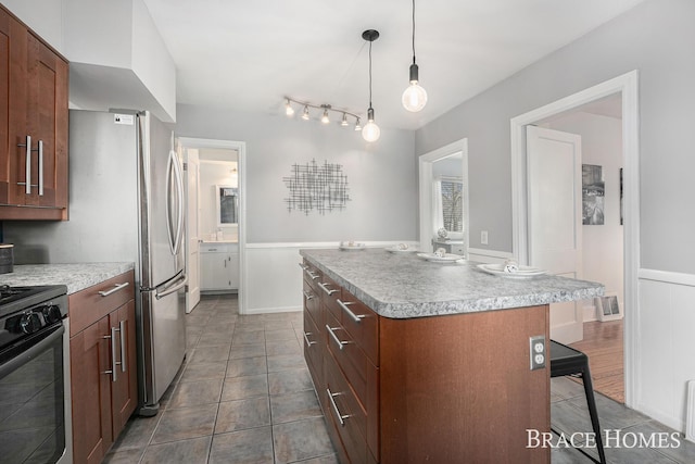 kitchen with a breakfast bar area, electric range, hanging light fixtures, light countertops, and a center island