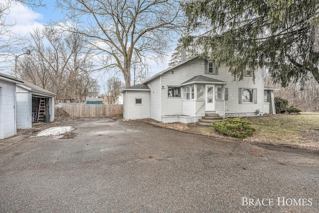 view of front of home featuring entry steps and fence