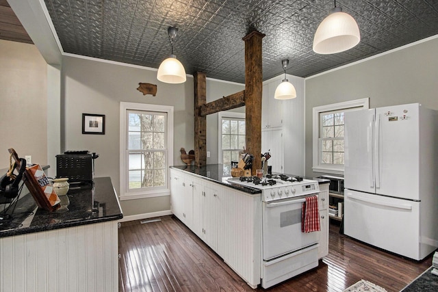 kitchen with ornamental molding, an ornate ceiling, white appliances, a peninsula, and dark wood-style flooring