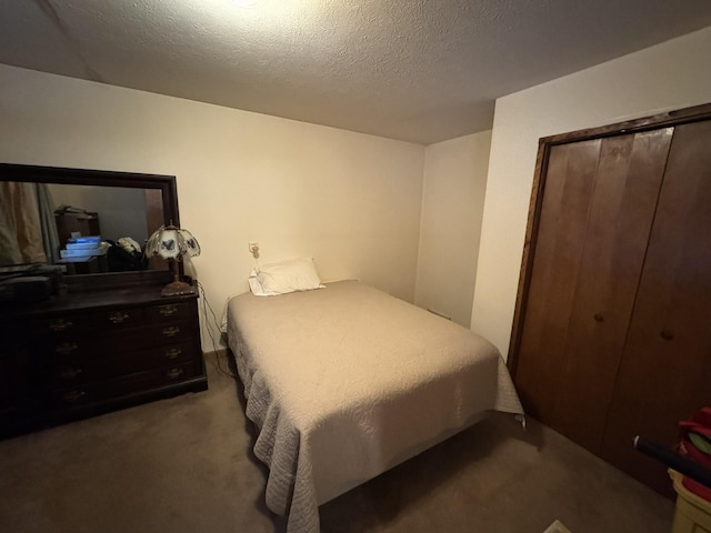 bedroom with carpet, a closet, and a textured ceiling