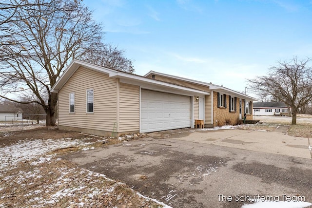 view of front of home featuring aphalt driveway and an attached garage