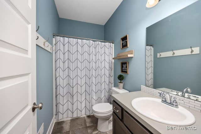 bathroom with toilet, a shower with curtain, and vanity