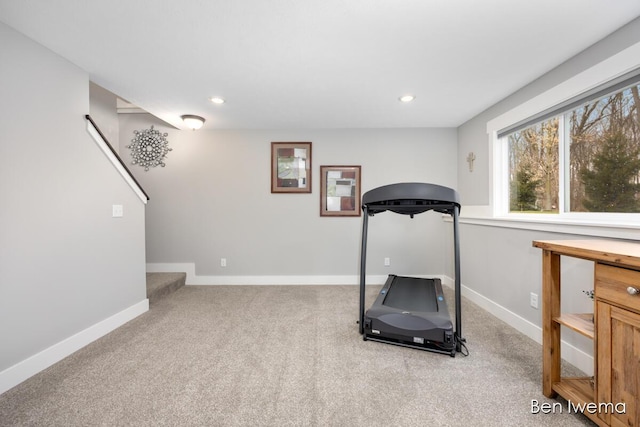 workout area featuring carpet floors, recessed lighting, and baseboards