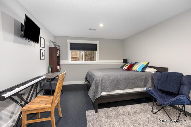 bedroom with baseboards, visible vents, and recessed lighting