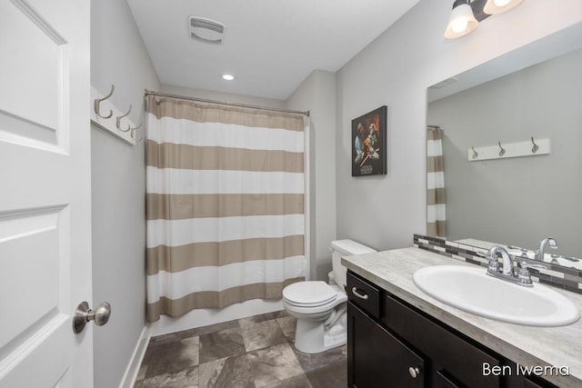 full bathroom featuring a shower with curtain, visible vents, vanity, and toilet