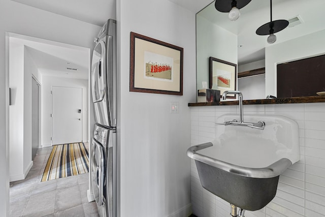 bathroom featuring tasteful backsplash and visible vents