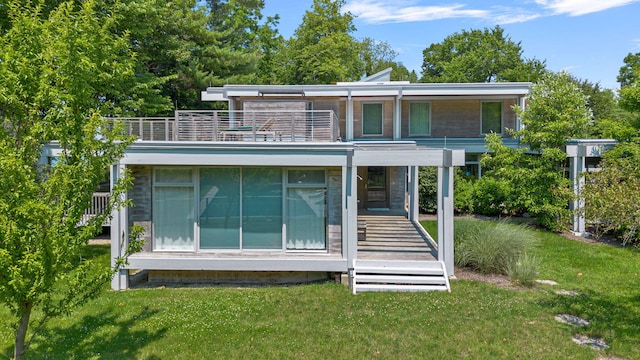 view of front facade featuring a front yard and a balcony