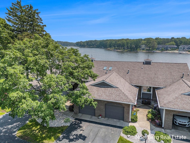 606 Edgewater Ct, Spring Lake, MI 49456 - view from above of property featuring a large body of water