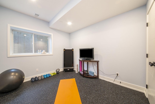 workout room featuring visible vents and baseboards