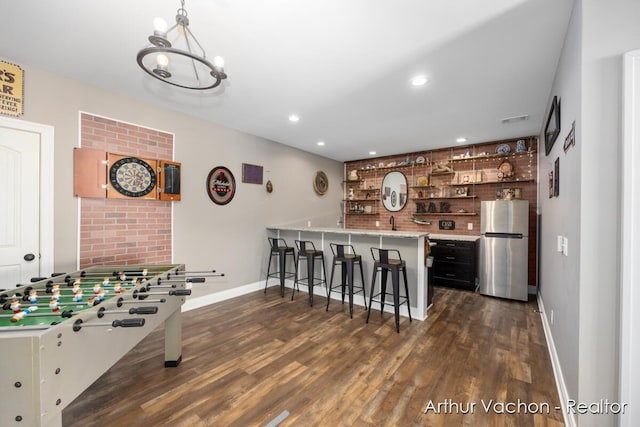 playroom with recessed lighting, dark wood-type flooring, visible vents, baseboards, and wet bar