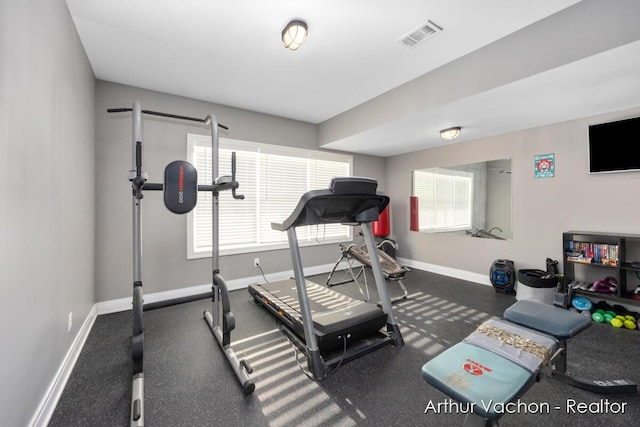 workout area with visible vents and baseboards