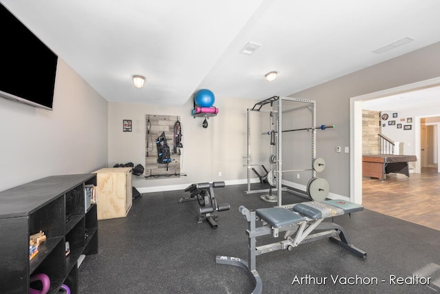 workout room featuring visible vents and baseboards