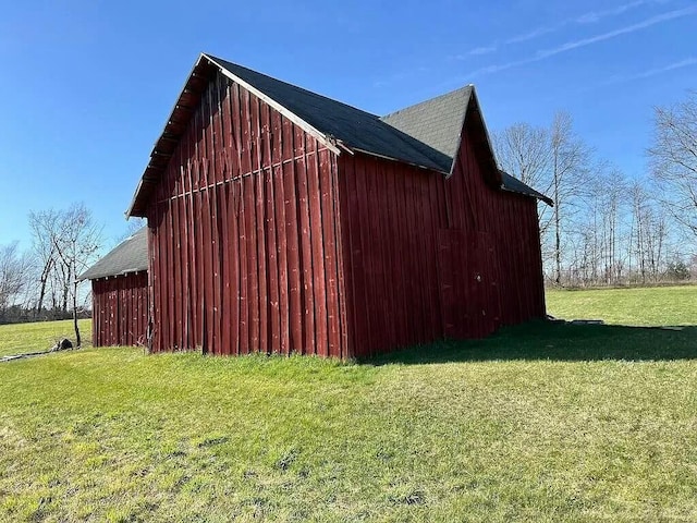 view of barn with a yard