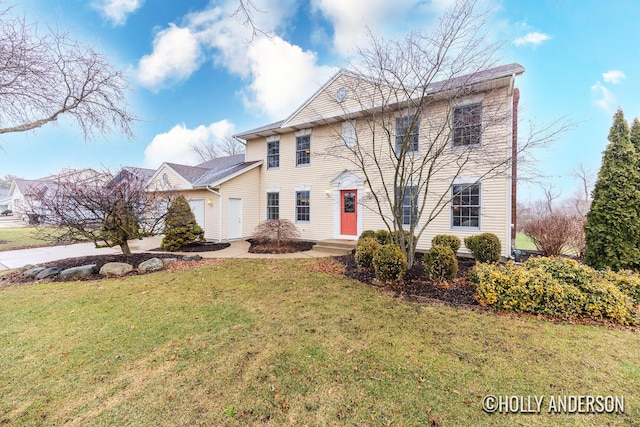 colonial inspired home featuring a front lawn