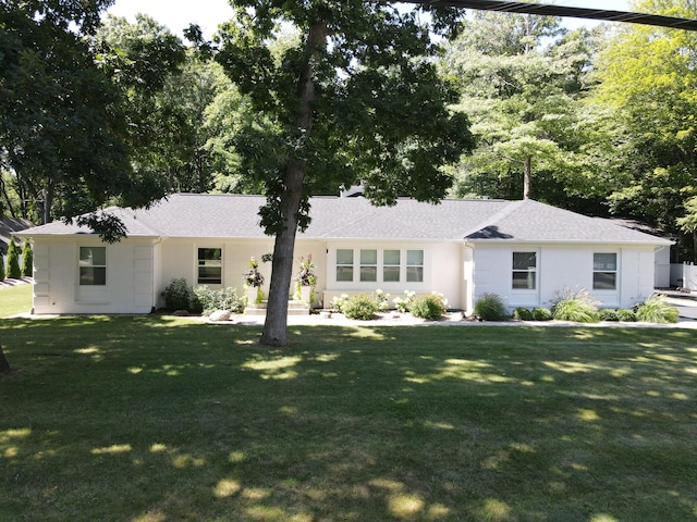 single story home featuring a front yard