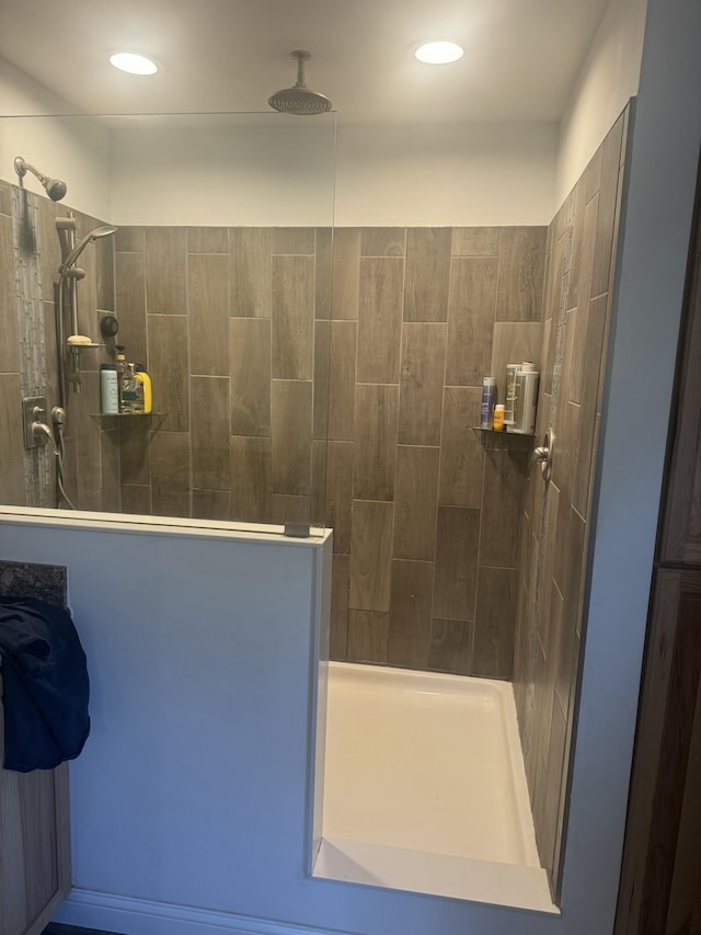 bathroom featuring recessed lighting and a tile shower