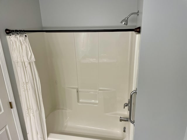 bathroom featuring shower / tub combination