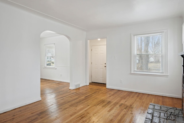 11620 Rossiter St, Detroit, MI 48224 - unfurnished room with light wood-type flooring, baseboards, visible vents, and arched walkways