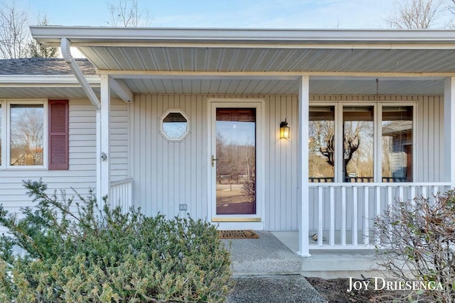 property entrance with covered porch