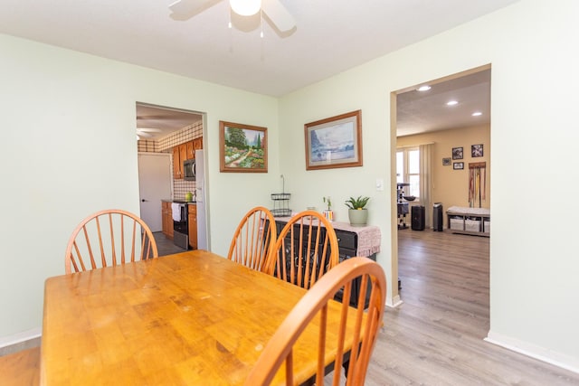 dining area featuring recessed lighting, light wood-style flooring, baseboards, and ceiling fan