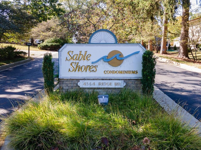 view of community / neighborhood sign