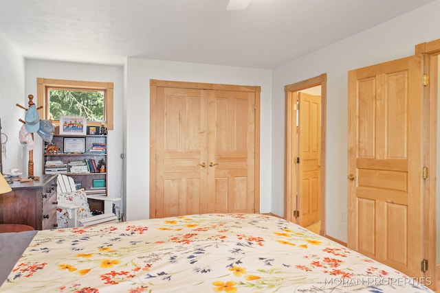 bedroom featuring a closet and ceiling fan