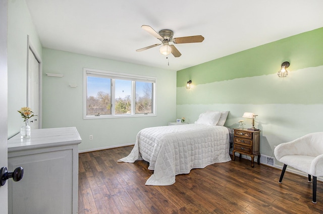 bedroom featuring visible vents, a ceiling fan, baseboards, and dark wood-style flooring