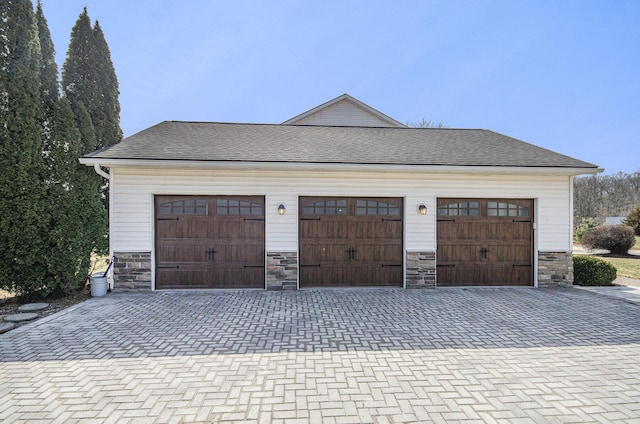 view of detached garage