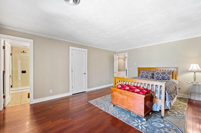61914 M-51, Niles, MI 49120 - bedroom featuring visible vents, baseboards, ornamental molding, hardwood / wood-style floors, and a textured ceiling