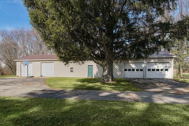 ranch-style home featuring metal roof and a front lawn