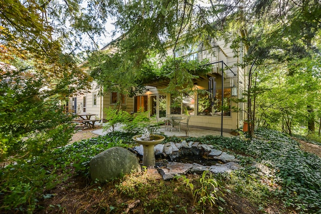 view of yard with a patio area