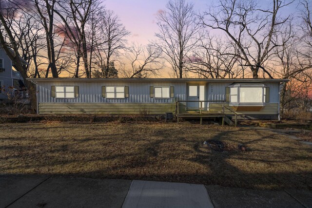 manufactured / mobile home with a yard