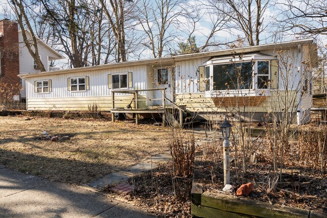 view of front of house featuring crawl space