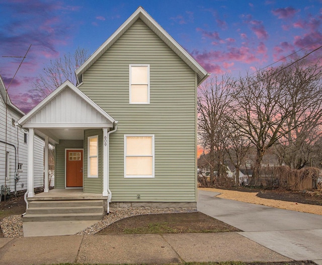 609 Lincoln Ave NW, Grand Rapids, MI 49504 - view of front facade with covered porch