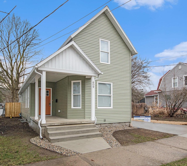 609 Lincoln Ave NW, Grand Rapids, MI 49504 - view of front facade with a porch