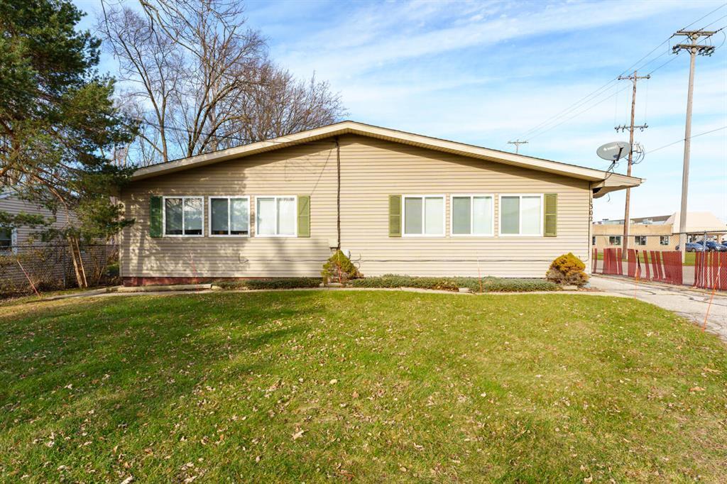 1302 Lakeview Ave, Battle Creek, MI 49015 - photo 1