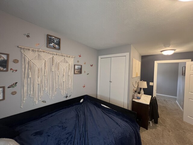 2772 S Wisner Ave, Fremont, MI 49412 - unfurnished bedroom featuring a closet, light colored carpet, and a textured ceiling
