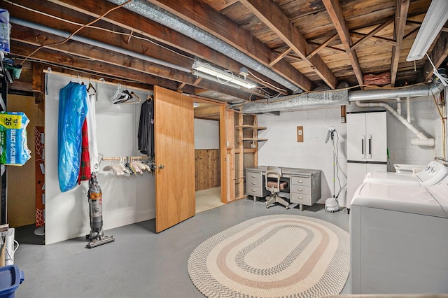 unfinished below grade area featuring washing machine and clothes dryer