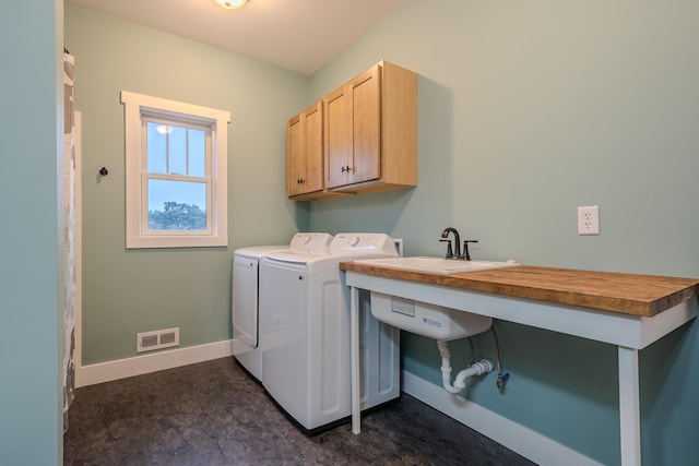 3935 W Destiny Dr, Hart, MI 49420 - laundry room with visible vents, baseboards, cabinet space, and washer and clothes dryer