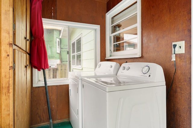 36.5 Lake Shore Dr, South Haven, MI 49090 - laundry area featuring washing machine and dryer and laundry area