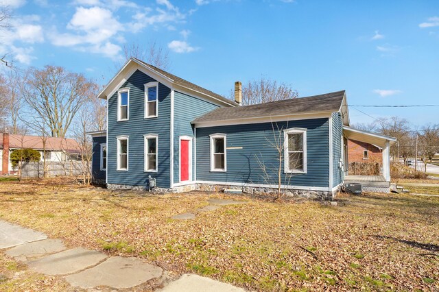 816 7th St, Three Rivers, MI 49093 - traditional-style house featuring a front yard