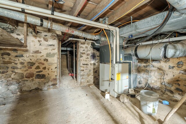 816 7th St, Three Rivers, MI 49093 - unfinished below grade area with heating unit